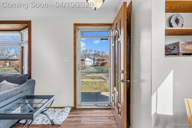 21100 Bon Brae Street, Saint Clair Shores, MI 48081