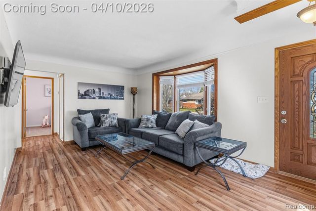 21100 Bon Brae Street, Saint Clair Shores, MI 48081