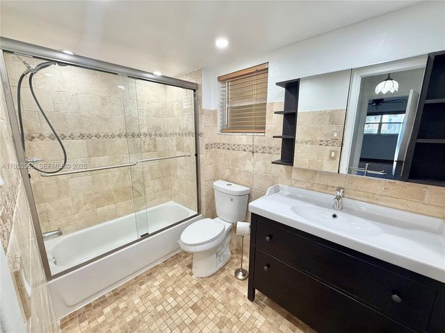 901 NE 14th Ave 104, Hallandale Beach, FL 33009