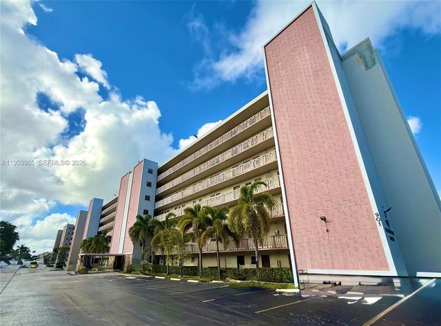 901 NE 14th Ave 104, Hallandale Beach, FL 33009
