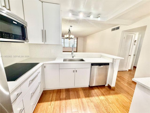 901 NE 14th Ave 104, Hallandale Beach, FL 33009