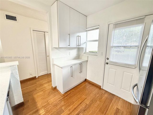 901 NE 14th Ave 104, Hallandale Beach, FL 33009