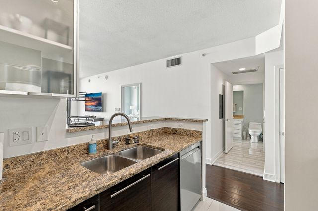 550 OKEECHOBEE Boulevard 521, West Palm Beach, FL 33401
