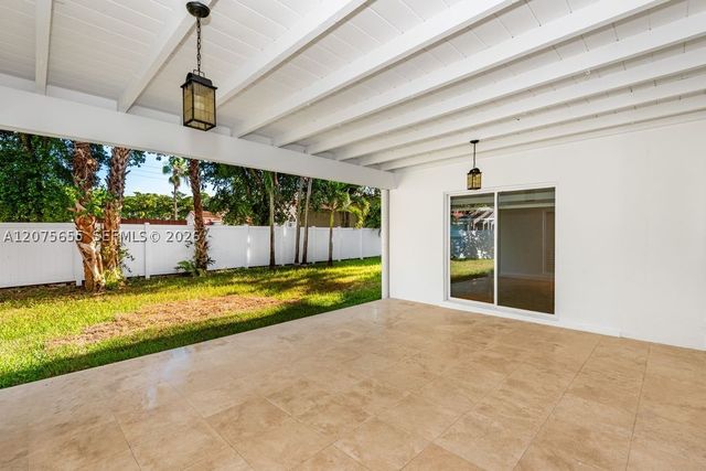 6931 Loch Ness Dr, Miami Lakes, FL 33014