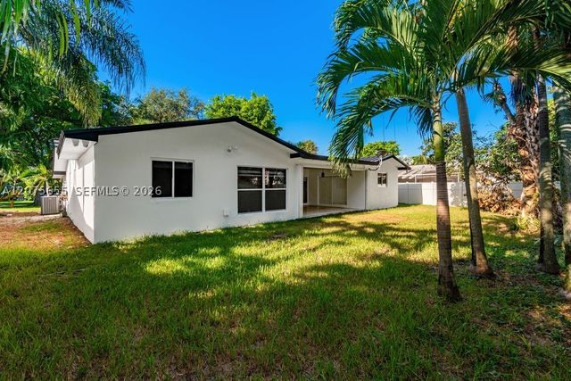 6931 Loch Ness Dr, Miami Lakes, FL 33014
