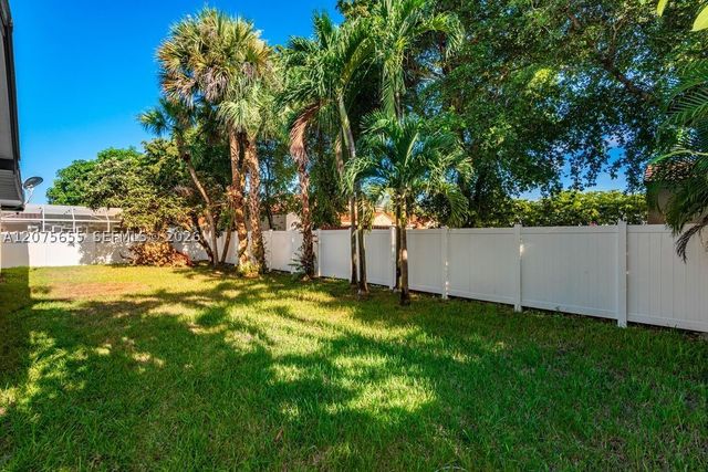 6931 Loch Ness Dr, Miami Lakes, FL 33014