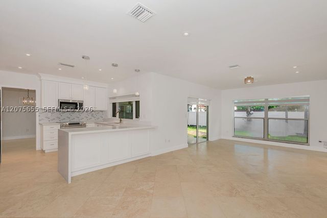 6931 Loch Ness Dr, Miami Lakes, FL 33014