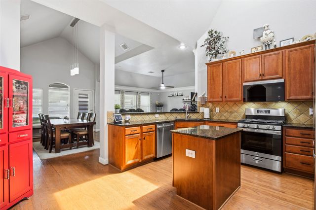 809 Cauble Drive, Fate, TX 75087