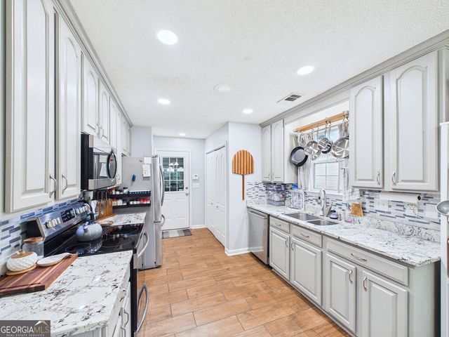 207 Roaring Forks Drive, Bonaire, GA 31005