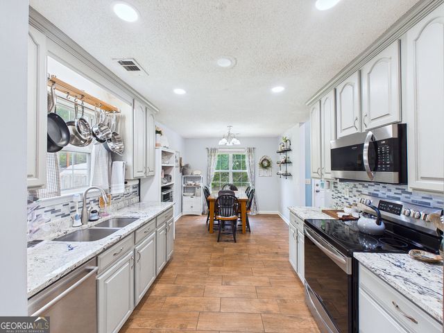 207 Roaring Forks Drive, Bonaire, GA 31005
