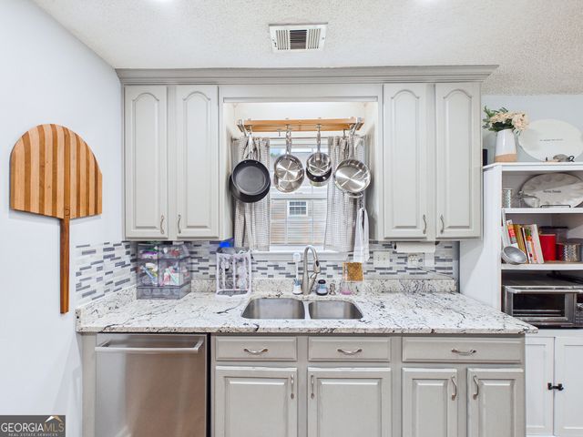 207 Roaring Forks Drive, Bonaire, GA 31005