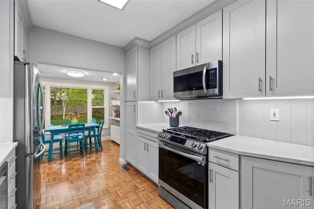 7567 Stanford Avenue, St Louis, MO 63130