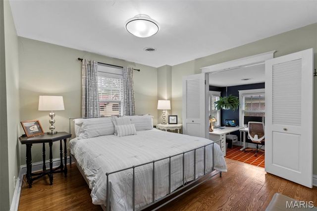 7567 Stanford Avenue, St Louis, MO 63130