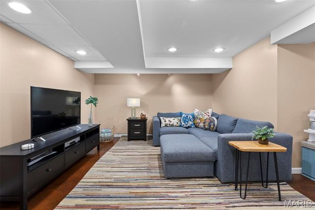 7567 Stanford Avenue, St Louis, MO 63130