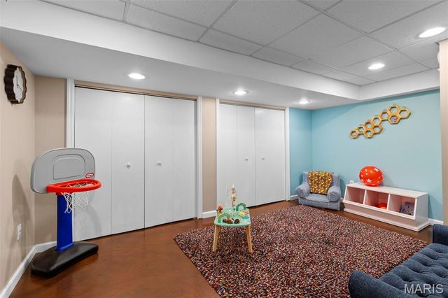 7567 Stanford Avenue, St Louis, MO 63130