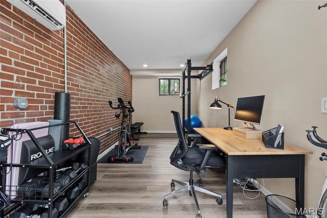 7567 Stanford Avenue, St Louis, MO 63130