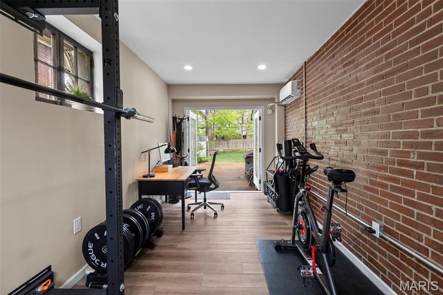 7567 Stanford Avenue, St Louis, MO 63130