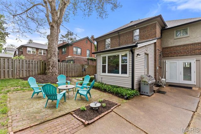 7567 Stanford Avenue, St Louis, MO 63130