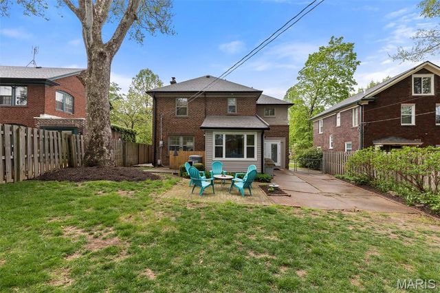7567 Stanford Avenue, St Louis, MO 63130