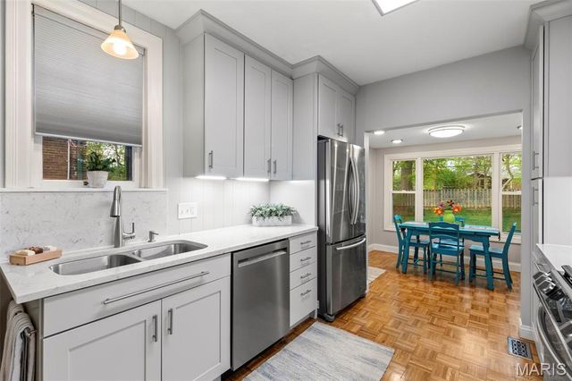 7567 Stanford Avenue, St Louis, MO 63130