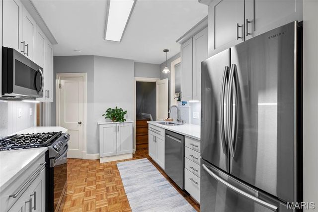7567 Stanford Avenue, St Louis, MO 63130
