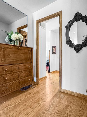 260 E Chestnut Street 2501, Chicago, IL 60611