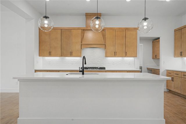 9248 S Pleasant Valley Road, Gentry, AR 72734