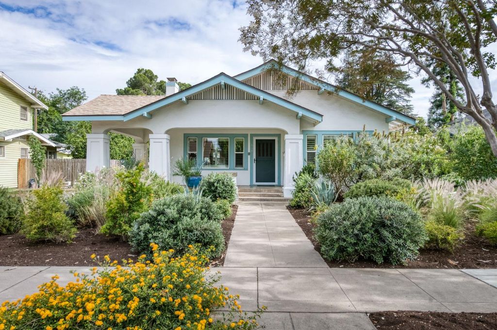 Image 1 of property listing at 636 E Yale Avenue, Fresno, CA 93704