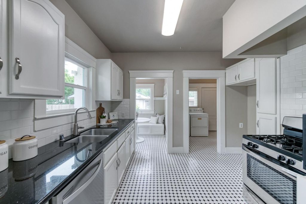 Image 10 of property listing at 636 E Yale Avenue, Fresno, CA 93704