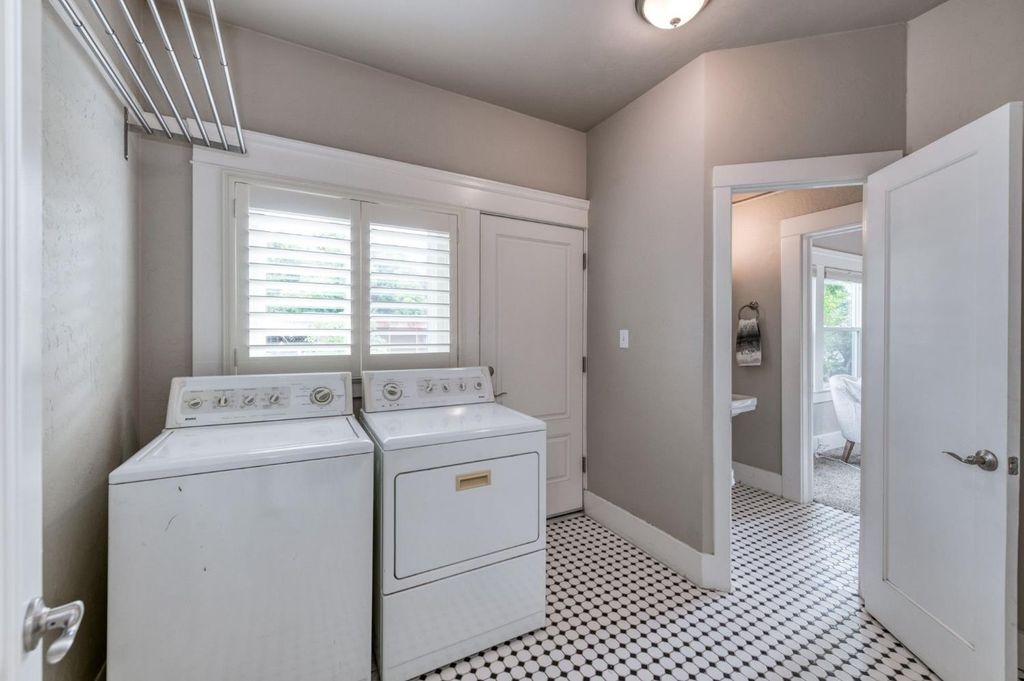 Image 16 of property listing at 636 E Yale Avenue, Fresno, CA 93704