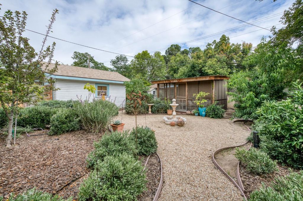 Image 27 of property listing at 636 E Yale Avenue, Fresno, CA 93704
