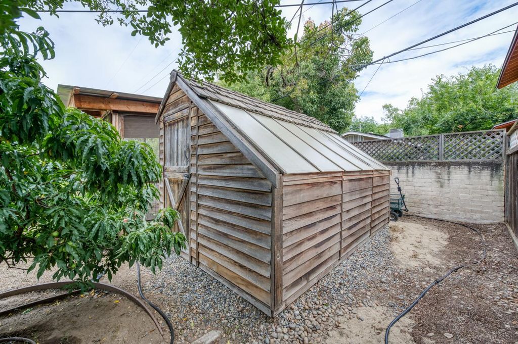 Image 29 of property listing at 636 E Yale Avenue, Fresno, CA 93704