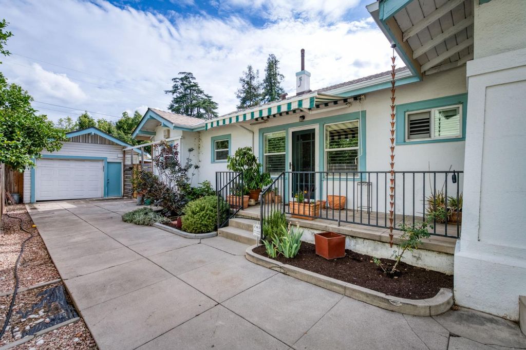 Image 3 of property listing at 636 E Yale Avenue, Fresno, CA 93704