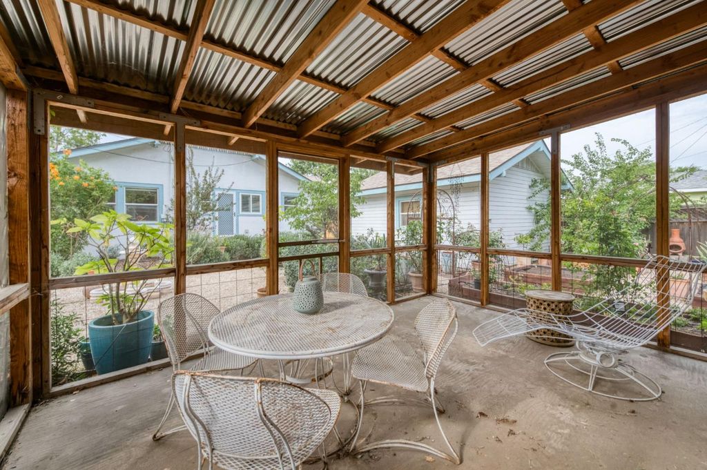 Image 33 of property listing at 636 E Yale Avenue, Fresno, CA 93704