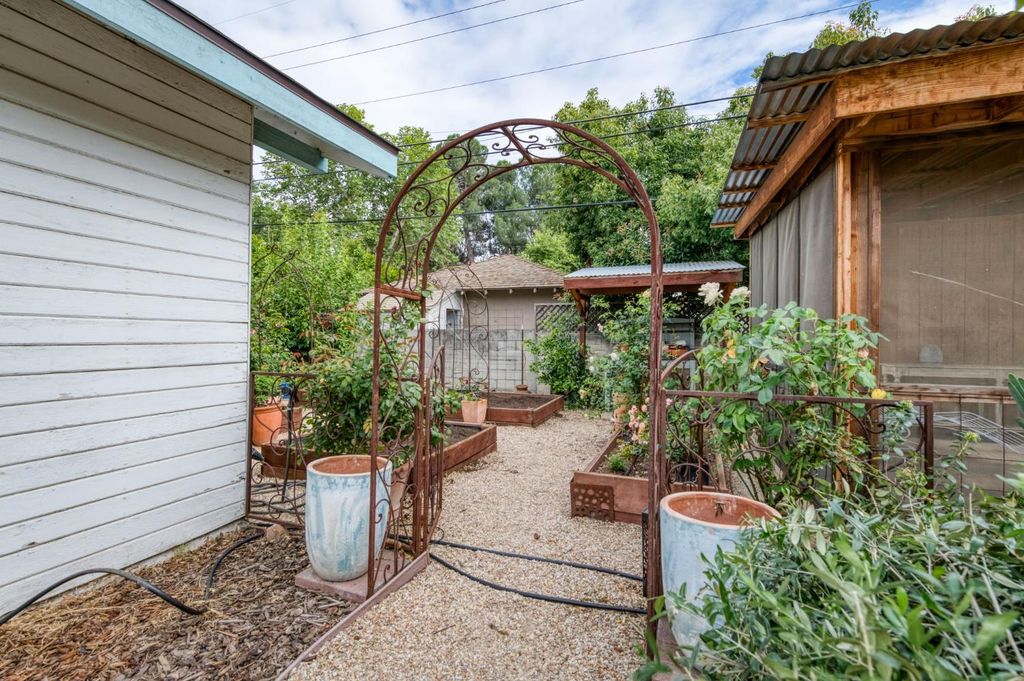 Image 34 of property listing at 636 E Yale Avenue, Fresno, CA 93704