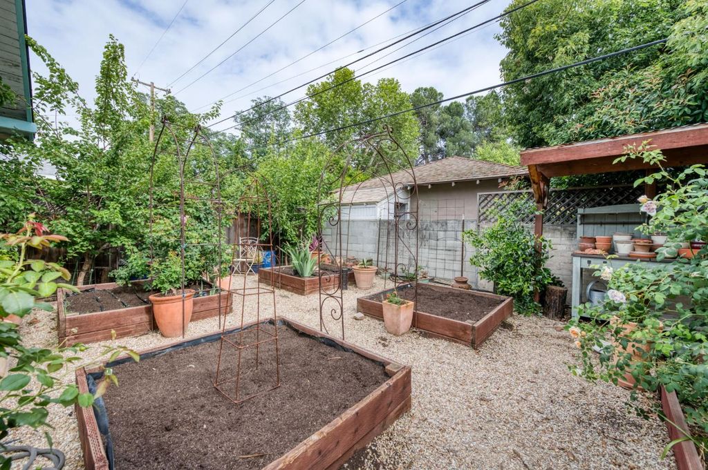 Image 35 of property listing at 636 E Yale Avenue, Fresno, CA 93704