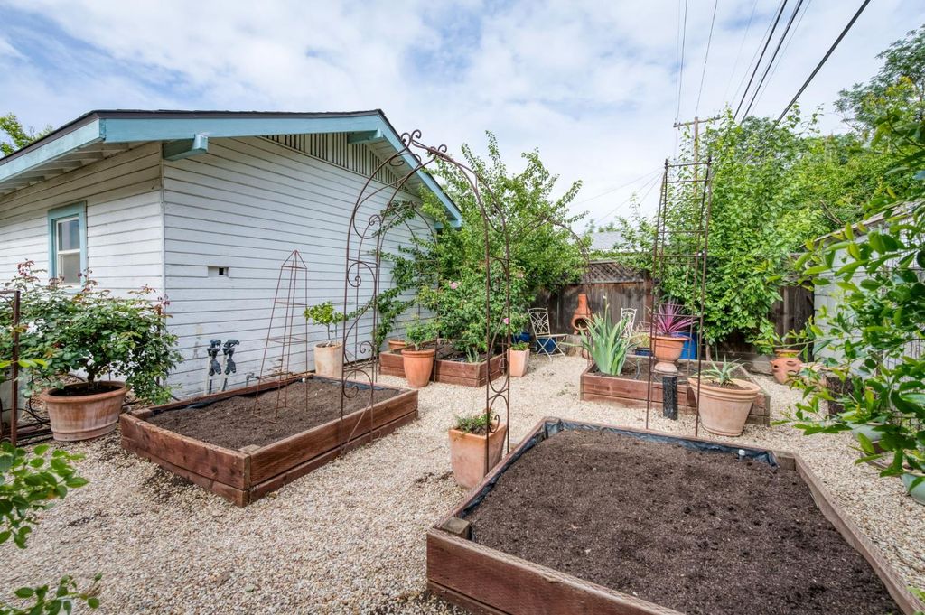 Image 36 of property listing at 636 E Yale Avenue, Fresno, CA 93704