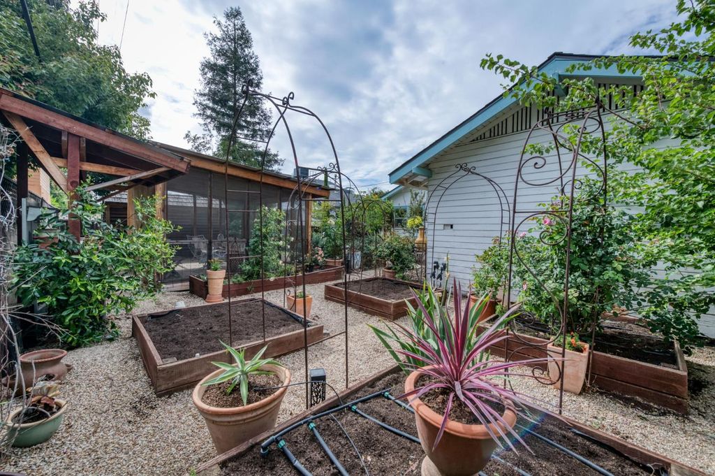 Image 37 of property listing at 636 E Yale Avenue, Fresno, CA 93704