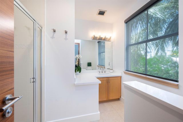 540 NE 7TH Avenue 1, Fort Lauderdale, FL 33301