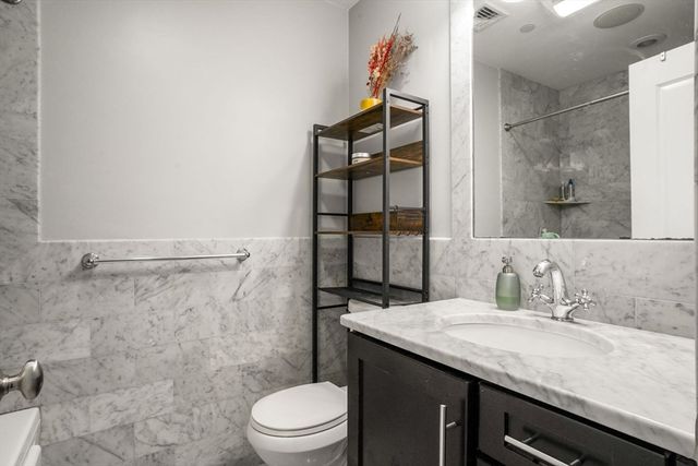 235 Gold St 3, Boston, MA 02127