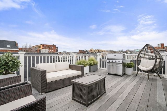 235 Gold St 3, Boston, MA 02127