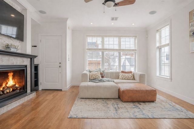 235 Gold St 3, Boston, MA 02127