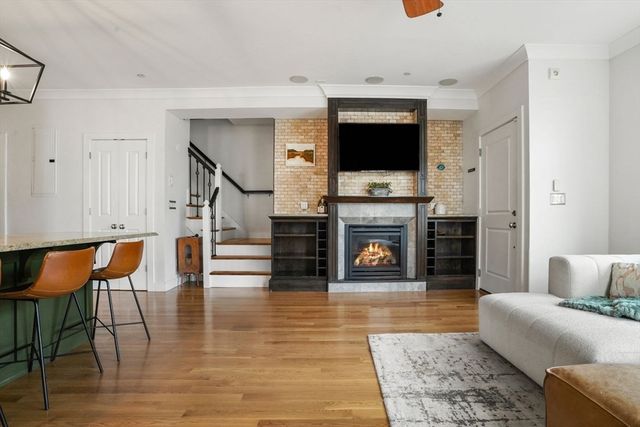 235 Gold St 3, Boston, MA 02127