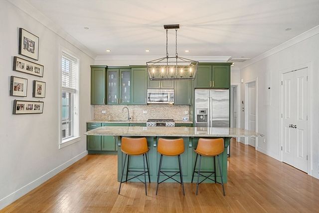 235 Gold St 3, Boston, MA 02127