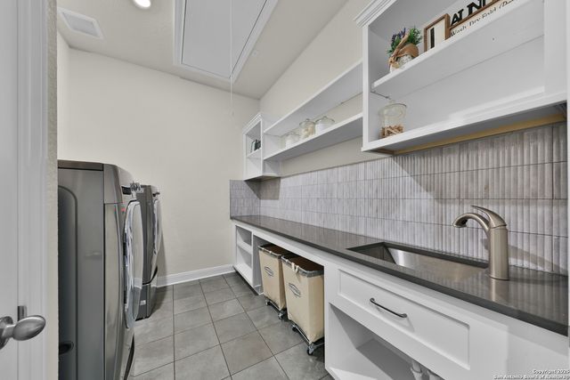 195 Piper St, Castroville, TX 78009