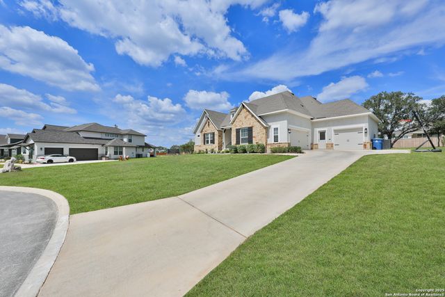 195 Piper St, Castroville, TX 78009
