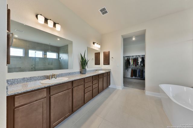 195 Piper St, Castroville, TX 78009