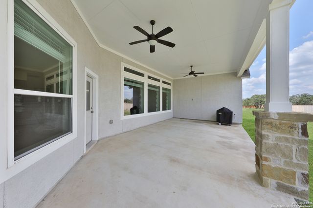 195 Piper St, Castroville, TX 78009