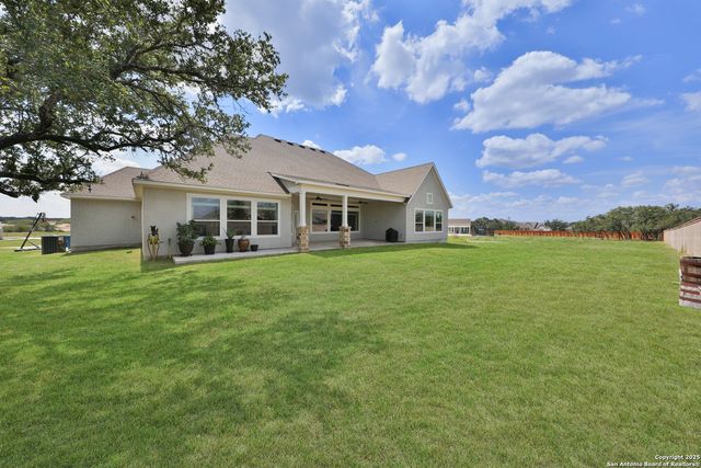195 Piper St, Castroville, TX 78009