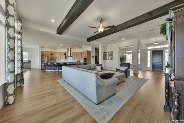 195 Piper St, Castroville, TX 78009